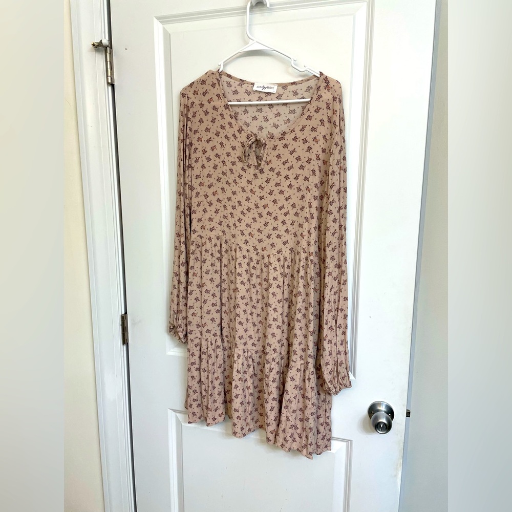 Carly Jean Los Angeles Dress Size M never worn